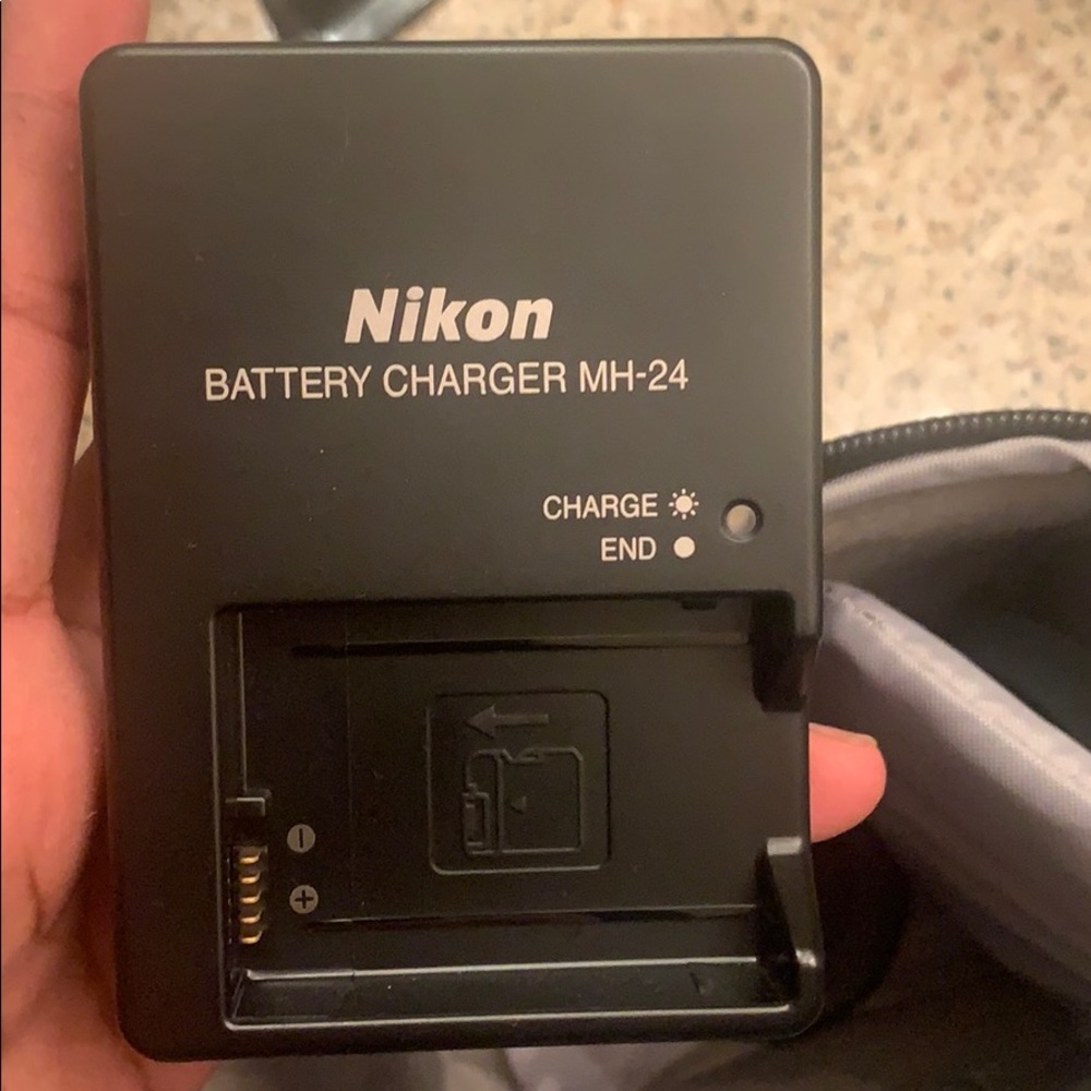Nixon D3100 - Picture 4 of 5